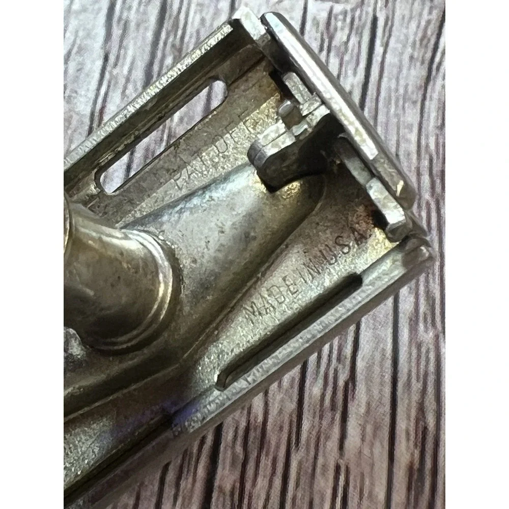 Vintage‎ 1955 Gillette Flare Tip Double Edge Safety Razor A4 One Piece